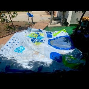 HUGE FLOATING ISLAND